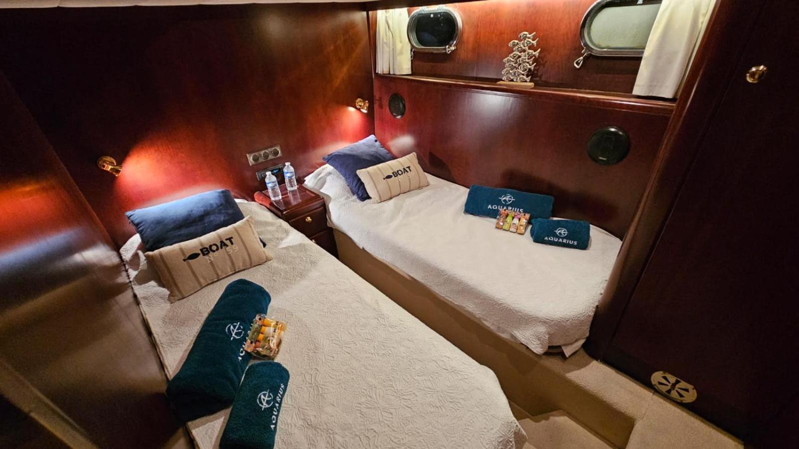 Bateau-hôtel Yacht Exceptionnel - Vieux Port De - 3 Chbr / 2 Sdb