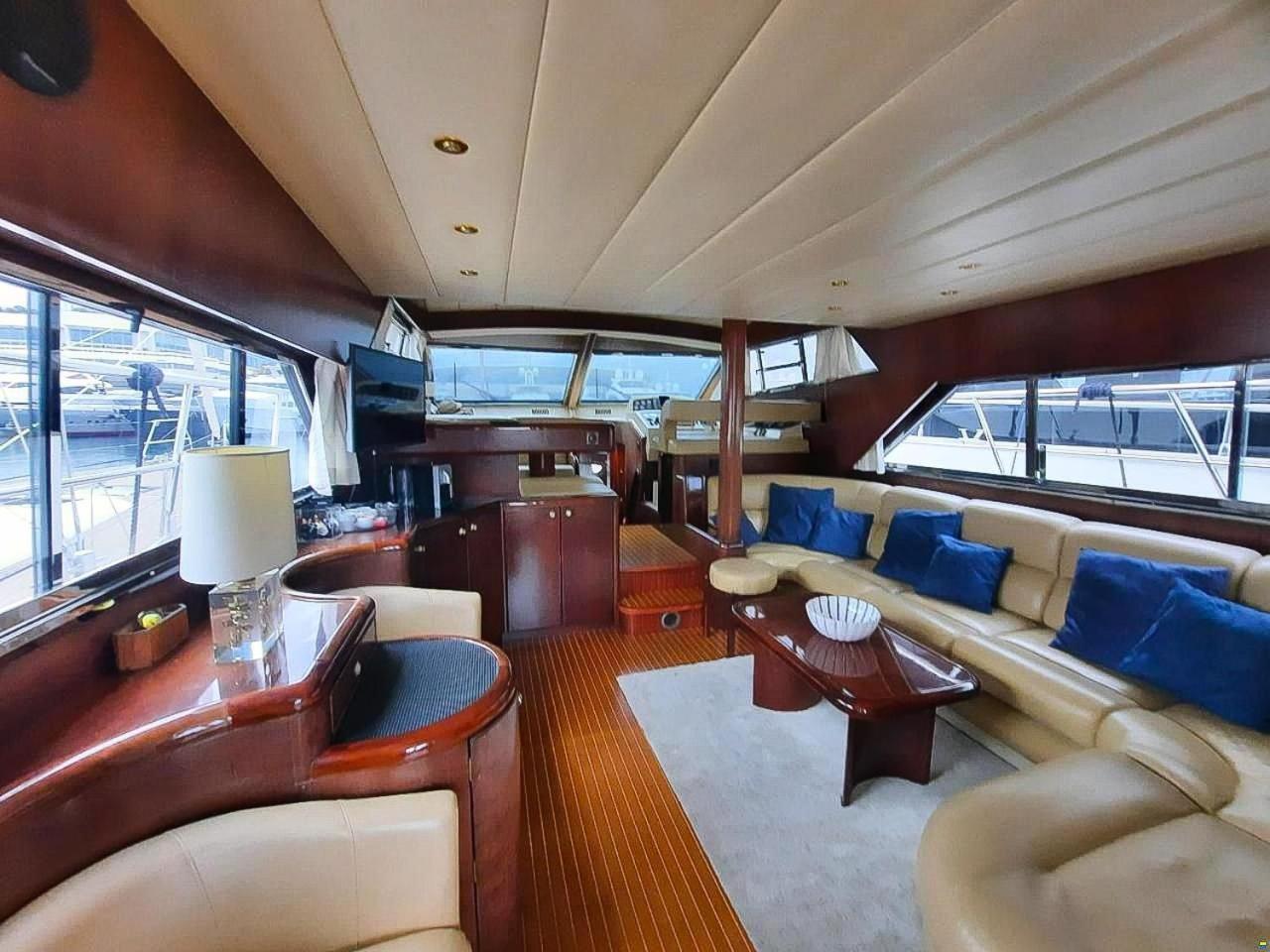Bateau-hôtel Yacht Exceptionnel - Vieux Port De - 3 Chbr / 2 Sdb *